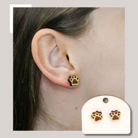 Paw shaped wooden earrings from Lubiwood